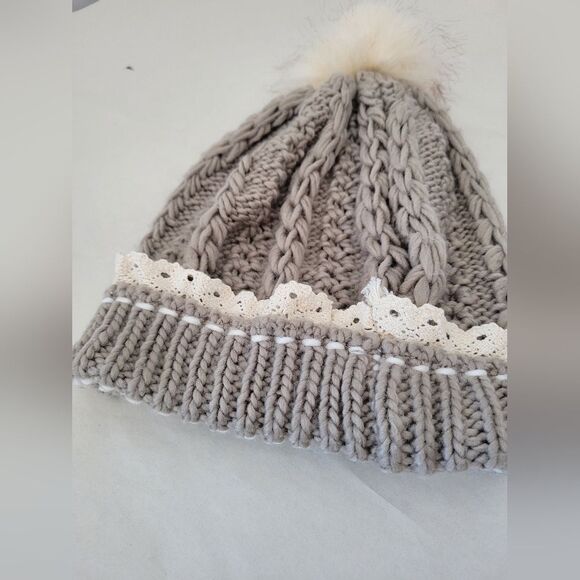 Etc. Gray Cable Knit Beanie Hat Lace Pom Pom Faux Fur Snow Bunny Winter Lolita - Picture 3 of 6